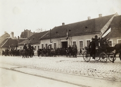 Hungary, Budapest I., Krisztina körút, a felvétel Dr. Szebeny Antal függetlenségi párti országgyűlési képviselőjelölt 111. szám alatt lévő háza előtt, a támogatására szervezett felvonulás alkalmával készült. Az 1810-es évekig itt működött Kuny Domokos majolikagyára. Később az épületet lebontották és ide helyezték át a Krisztina téri piacot., 1906, Széman György, Budapest, electioneering, Fortepan #115808