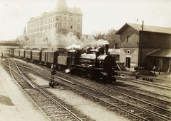 Hungary, Budapest I., Déli pályaudvar, háttérben a Győri út - Márvány utca sarkán álló ház., 1906, Széman György, Budapest, steam locomotive, Fortepan #115834