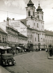 Magyarország, Székesfehérvár, Fő (Nádor) utca, szemben a Nepomuki Szent János-templom és rendház., 1939, Széman György, rendszám, tűzfal, reklám, Fortepan #115863