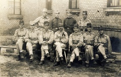 Hungary, Budapest IX., Üllői út 133-135. Ferenc József gyalogsági laktanya, 1. honvéd gyalogezred., 1914, Széman György, barrack, soldier, Budapest, sitting with hands on knees, leg over leg, intertwined fingers, Fortepan #115877