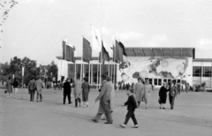 Németország, Erfurt, EGA-Park, Nemzetközi Kertészeti Kiállítás, központi csarnok., 1960, Chikán Dóra, NDK, látogatók, Fortepan #115963