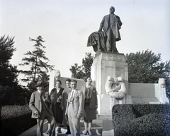 Magyarország, Budapest XIV., Bartha Miklós szobra a Stefánia út - Városligeti körút kereszteződése közelében (a szobor később raktárba került)., 1935, Koroknai-Tegez Ferenc, Budapest, Fortepan #116029