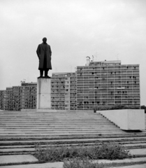 Hungary, Zalaegerszeg, Platán sor (Lenin út), Ifjúsági-park, Lenin szobor (Marton László, 1970.)., 1975, Krantz Károly, sculpture, blocks, Lenin-portrayal, Fortepan #116060