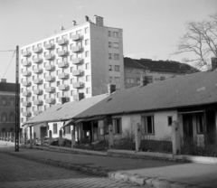 Magyarország, Budapest IX., Tűzoltó utca, a felvétel a Mihálkovics-telep bontásakor készült. Balra az Ernő utca és Mihálkovics utca közötti ház a Haller utca (Hámán Kató út) felől nézve., 1978, Krantz Károly, kockakő, Budapest, Fortepan #116083