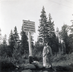 Finland, Rovaniemi, az északi sarkkört jelölő tábla., 1937, Lettner József, board, Fortepan #116168