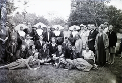 1930, Visnyovszky Éva, nun, cross-legged sitting, sitting with hands on knees, prop up the head, prop up on elbows, Fortepan #116249