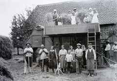 1930, Visnyovszky Éva, village, tableau, ladder, agriculture, threshing machine, harvest, apron, threshing, prong, Fortepan #116255