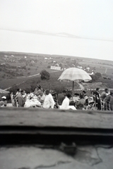 Magyarország,Balaton, Badacsony, Badacsonytomaj, a Kisfaludy-ház terasza., 1934, Fortepan/Album009, vendéglő, napernyő, kilátás, felszolgáló, Fortepan #116455