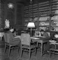 Hungary, Budapest V., Parlament, Országgyűlési Könyvtár., 1954, Fortepan/Album010, reading, newspaper, arm chair, Budapest, Fortepan #116591