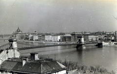 Magyarország, Budapest V.,Budapest I., kilátás a budai Várból a Széchenyi Lánchíd felé, balra a Parlament., 1950, Horváth Márton, folyó, Duna, Budapest, függőhíd, Duna-híd, William Tierney Clark-terv, Fortepan #116775