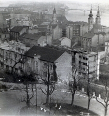 Magyarország, Budapest I., kilátás a Halászbástyáról a Víziváros felé. Előtérben a Hunyadi János úti hajtűkanyar, jobbra a Batthyány téren a Szent Anna-templom., 1950, Horváth Márton, Budapest, látkép, madártávlat, templomtorony, Fortepan #116779