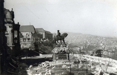 Magyarország, budai Vár, Budapest I., Savoyai terasz, Savoyai Jenő lovasszobra (Róna József, 1899.) a Királyi Palota (később Budavári Palota) előtt., 1950, Horváth Márton, lovas szobor, Budapest, Savoyai Jenő-ábrázolás, Róna József-terv, Fortepan #116780