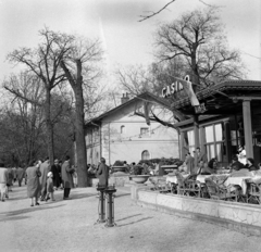 Magyarország, Margitsziget, Budapest, Casino., 1958, FSZEK Budapest Gyűjtemény / Sándor György, Sándor György, terasz, Fortepan #116816