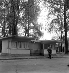 Magyarország, Budapest III., Tejivó a Nánási úton, az Emőd utca és a Nimród utca között., 1957, FSZEK Budapest Gyűjtemény / Sándor György, Sándor György, tejivó, Budapest, Fortepan #116844