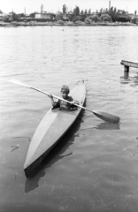 Hungary, Budapest XI., Lágymányosi öböl., 1957, FSZEK Budapest Gyűjtemény / Sándor György, Sándor György, kayak, Budapest, paddle, Fortepan #117018