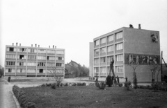 Magyarország, Budapest IV., Szent László (Papp József) tér, szemben a Török Ignác utca, jobbra a Türr István utca. Jobbra Domanovszky Endre sgraffito-ja., 1959, FSZEK Budapest Gyűjtemény / Sándor György, Sándor György, Budapest, Fortepan #117032