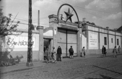 Magyarország, Budapest IV., Károlyi István (Táncsics Mihály) utca 10. Duna Cipőgyár, főbejárat., 1959, FSZEK Budapest Gyűjtemény / Sándor György, Sándor György, május 1, Budapest, cipőgyártás, Fortepan #117070