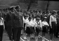 Magyarország, Budapest VI., Bajza utca 49-51., Általános Iskola., 1960, FSZEK Budapest Gyűjtemény / Sándor György, Sándor György, úttörő, avatás, katona, Budapest, Fortepan #117151