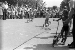 Magyarország, Margitsziget, Budapest, park a mai Centenáriumi emlékmű helyén, rollerverseny., 1958, FSZEK Budapest Gyűjtemény / Sándor György, Sándor György, roller, verseny, fiúk, félmeztelen, Budapest, Fortepan #117159