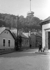 Magyarország, Miskolc, Toronyalja utca, háttérben az avasi kilátó., 1969, FSZEK Budapest Gyűjtemény / Sándor György, Sándor György, utcakép, tévétorony, kilátó, Hofer Miklós-terv, Vörös György-terv, Fortepan #117203