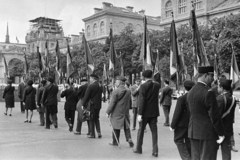 Franciaország, Párizs, Parvis Notre-Dame - place Jean-Paul-II, a háttérben a Hôtel-Dieu kórház., 1967, Aradi Péter, Szenczi Mária, Fortepan #117229