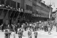 Olaszország, Firenze, Piazza di Santa Croce., 1965, Aradi Péter, Szenczi Mária, Fortepan #117268