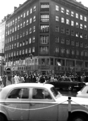 Ausztria, Bécs, Singerstrasse - Kärntner Strasse sarok a Stock Im Eisen Platz felől nézve., 1965, Aradi Péter, Szenczi Mária, Fortepan #117287