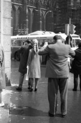 Ausztria, Bécs, Graben - Stephansplatz sarok, háttérben a Stephansdom / Szent István-székesegyház., 1965, Aradi Péter, Szenczi Mária, Fortepan #117290