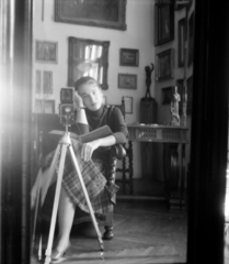 1956, Aradi Péter, Szenczi Mária, camera, photography, Rollei Rolleiflex, self-portrait, mirror, Fortepan #117407