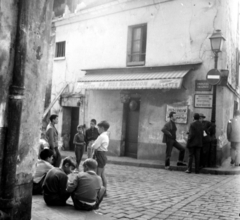 Franciaország, Párizs, Montmartre, Rue Norvins, szemben balra a Rue Poulbot (Impasse Traînée)., 1959, Aradi Péter, Szenczi Mária, Fortepan #117553