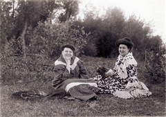 1908, Erdőssy Béla, women, smile, sitting on the ground, Fortepan #117747