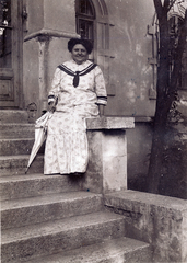 1908, Erdőssy Béla, lady, sitting on stairs, Fortepan #117748