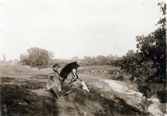 1908, Erdőssy Béla, women, excursion, sunshades, umbrella, sitting on the ground, watercourse, Fortepan #117755