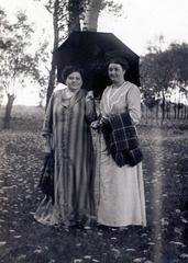 1908, Erdőssy Béla, women, sunshades, striped dress, plaid, Fortepan #117792