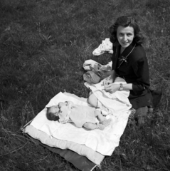 1948, Glázer Attila, portrait, newborn, mother, Fortepan #117826