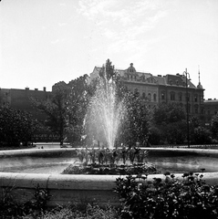 Magyarország, Budapest VII., Baross tér. A toronysapkás épület a Fiumei úti sarokház., 1939, Glázer Attila, Budapest, Fortepan #117861