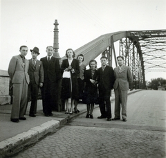 Szlovákia, Komárom, a Kis-Duna-ág hídja az Erzsébet-sziget felé nézve., 1940, Glázer Attila, híd, Duna-híd, Feketeházy János-terv, hátratett kéz, Fortepan #118020