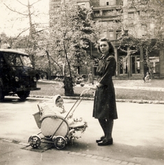 Hungary, Budapest II., Frankel Leó út 25-29., a Lukács Gyógyfürdő parkja., 1948, Kőrössy Szabolcs, baby carriage, Budapest, Fortepan #118088