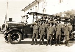 Magyarország, Budapest XIV., Egressy út 114-116., XIV. kerületi Tűzoltóság., 1940, Kőrössy Szabolcs, tűzoltó, MÁVAG-Mercedes-Benz, Budapest, tűzoltóautó, Fortepan #118090