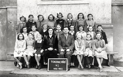 Hungary, Tokodaltáró, Általános Iskola, csoportkép egy ötödikes osztályról., 1957, Kőrössy Szabolcs, girls' class, Fortepan #118104