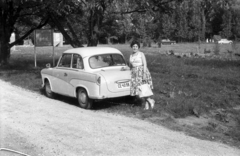 Magyarország, Pap-sziget, Szentendre, kemping., 1960, Fortepan/Album013, Trabant 500, rendszám, lányok-járművek, Fortepan #118145