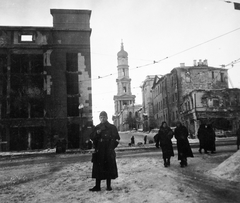 Ukrajna, Harkov, Pavlov (ekkor Rosa Luxemburg) tér, szemben az Egyetem utcában az Uszpenszki (Mária Mennybemenetele) katedrális., 1942, Gádoros Lajos, barokk-stílus, klasszicizmus, pravoszláv templom, székesegyház, harangtorony, Fortepan #11815