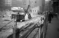 Magyarország, Budapest V., Március 15. tér az Erzsébet híd építésekor, a Molnár utcától a Duna utca, a bontásra váró Mercur-palota felé nézve., 1963, Fortepan/Album013, Budapest, Fortepan #118152