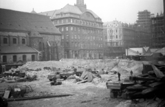 Magyarország, Budapest V., Március 15. tér az Erzsébet híd építésekor, háttérben a Belvárosi templom, a Piarista-palota és a Klotild-palota., 1963, Fortepan/Album013, Budapest, Fortepan #118153