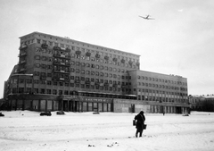 Ukrajna, Harkov, Szabadság (Dzerzsinszkij) tér, Hotel Harkov., 1942, Gádoros Lajos, vendéglő, repülőgép, szálloda, Fortepan #11825