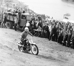 Magyarország, Esztergom, a szamárhegyi motokrossz pálya a 11-es számú főútnál., 1965, MHSZ, teherautó, motorverseny, Fortepan #118329