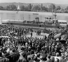 Magyarország, Budapest XIII., pesti alsó rakpart az Újpesti rakpartról nézve, háttérben a Margit-sziget., 1967, MHSZ, hajó, hadihajó, Budapest, Fortepan #118358