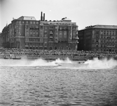 Hungary, Budapest V., augusztus 20-i víziparádé, szemben a Széchenyi rakpart a Zoltán (Beloiannisz) utca torkolatánál., 1972, MHSZ, competition, motorboat, Budapest, Fortepan #118380