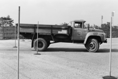 Hungary, Székesfehérvár, Szárcsa utca 31-35., MHSZ Gépjárművezető Képző Iskola, tanpálya, vezetési gyakorlat. Jobbra a Sóstói stadion reflektorai., 1975, MHSZ, commercial vehicle, ZIL-brand, Fortepan #118401