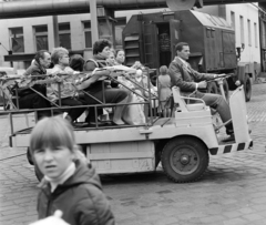 Magyarország, Budapest XXI., Csepel Vas- és Fémművek, Központi út. MHSZ Gyermeknap a Nemzetközi Gyermekév tiszteletére., 1979, MHSZ, teherautó, targonca, Budapest, Balkancar-márka, Balkancar ES, Fortepan #118406